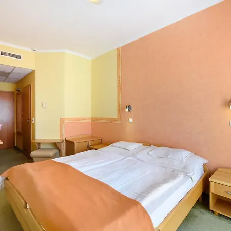 Negy Evszak Hotell 3*