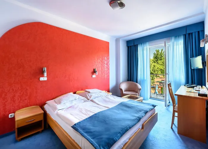 Negy Evszak Hotel 3*
