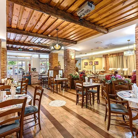 Negy Evszak Hotel 3*