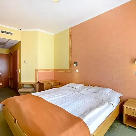 Negy Evszak Hotel